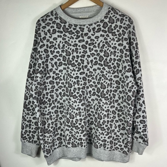 AmericanEagle Cozy Ahh-Amazing Soft Legging Fit Oversized Leopard Print pullover - Picture 1 of 5